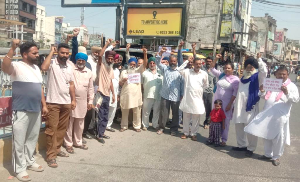 Auto Workers Union Protests Against Increase in Petrol and Diesel Prices